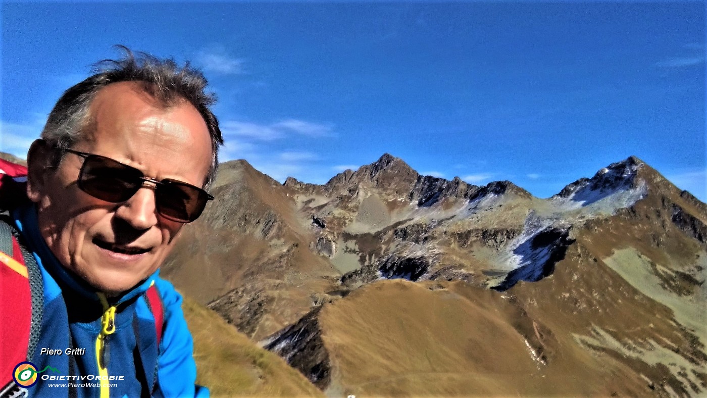 64 Io invece salgo per Cima Lemma con vista in Valegino, Cadelle e Laghi di Porcile.jpg
